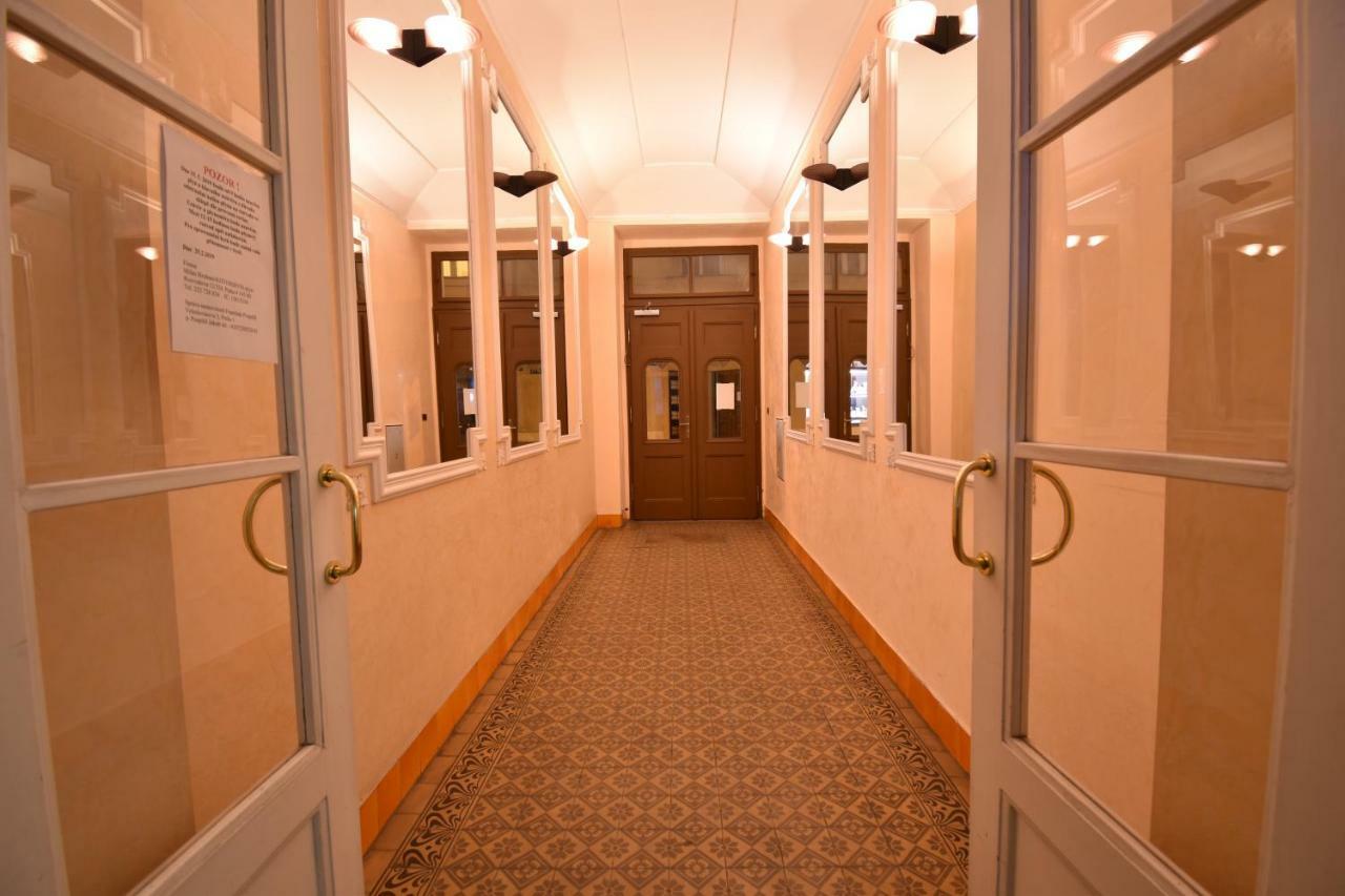 Cozy Flat By The Astronomical Clock Apartment Prague Ngoại thất bức ảnh