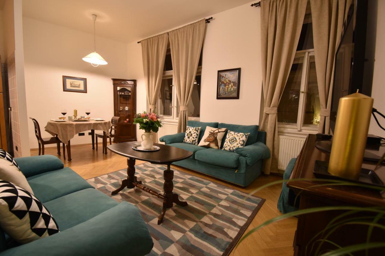 Cozy Flat By The Astronomical Clock Apartment Prague Ngoại thất bức ảnh
