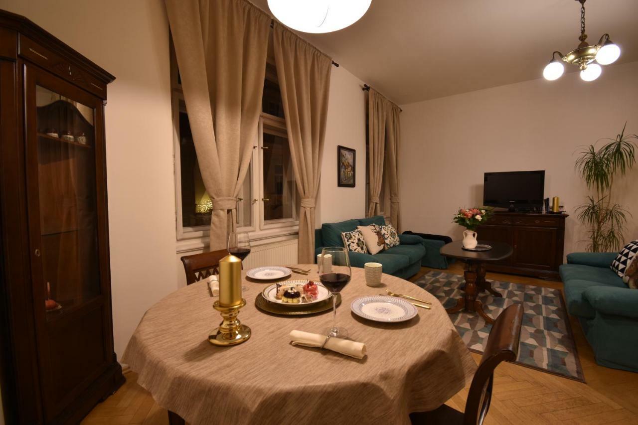 Cozy Flat By The Astronomical Clock Apartment Prague Ngoại thất bức ảnh