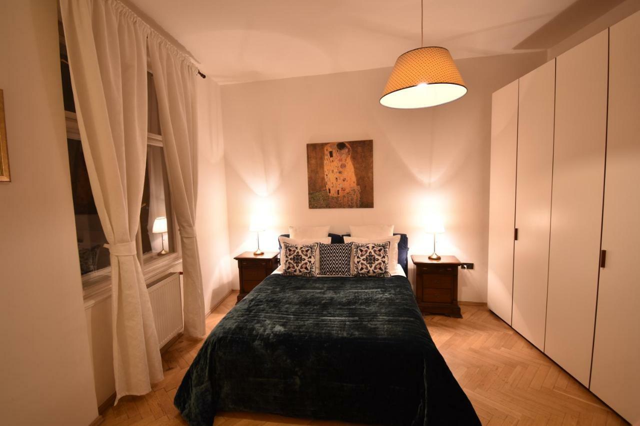 Cozy Flat By The Astronomical Clock Apartment Prague Ngoại thất bức ảnh