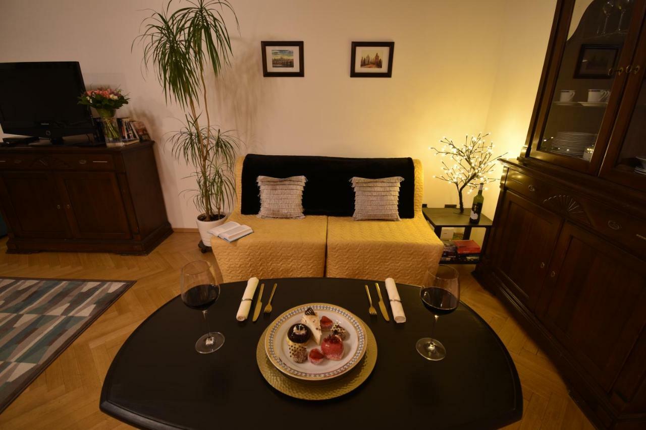 Cozy Flat By The Astronomical Clock Apartment Prague Ngoại thất bức ảnh
