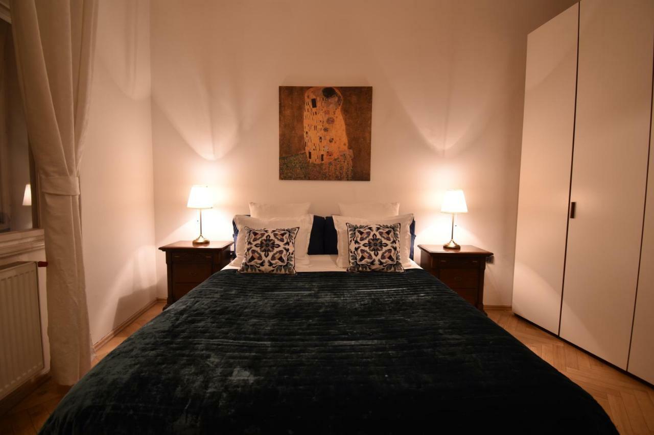Cozy Flat By The Astronomical Clock Apartment Prague Ngoại thất bức ảnh