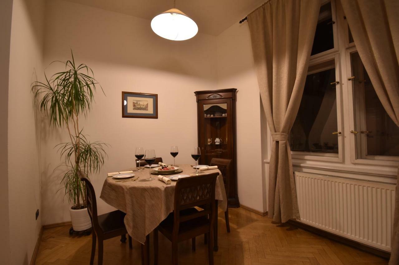 Cozy Flat By The Astronomical Clock Apartment Prague Ngoại thất bức ảnh