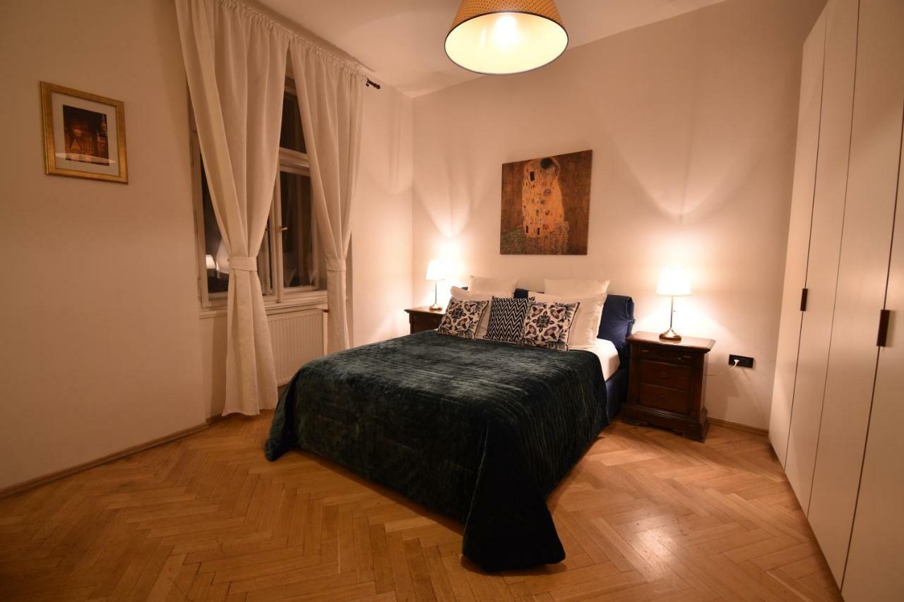Cozy Flat By The Astronomical Clock Apartment Prague Ngoại thất bức ảnh
