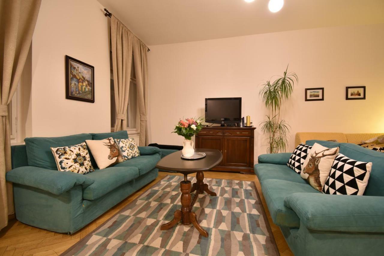 Cozy Flat By The Astronomical Clock Apartment Prague Ngoại thất bức ảnh