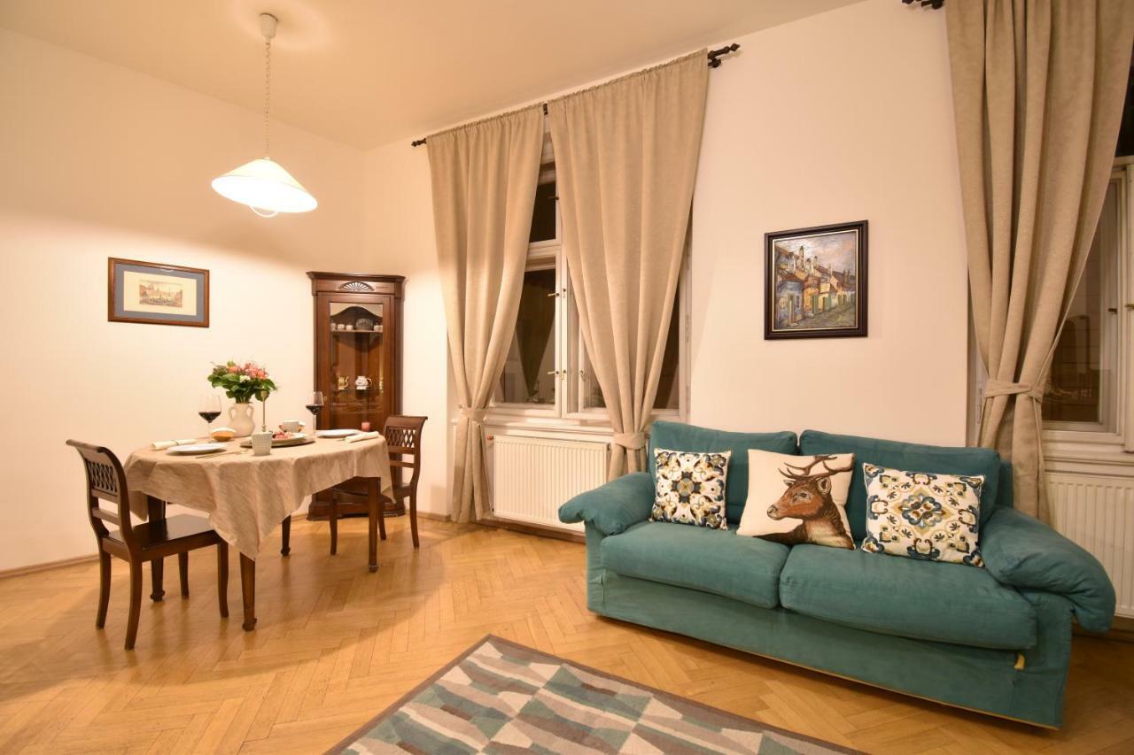 Cozy Flat By The Astronomical Clock Apartment Prague Ngoại thất bức ảnh