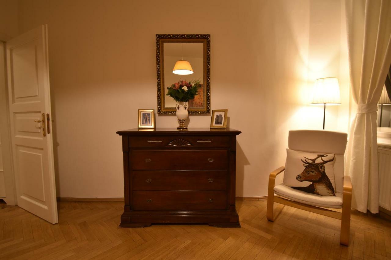 Cozy Flat By The Astronomical Clock Apartment Prague Ngoại thất bức ảnh