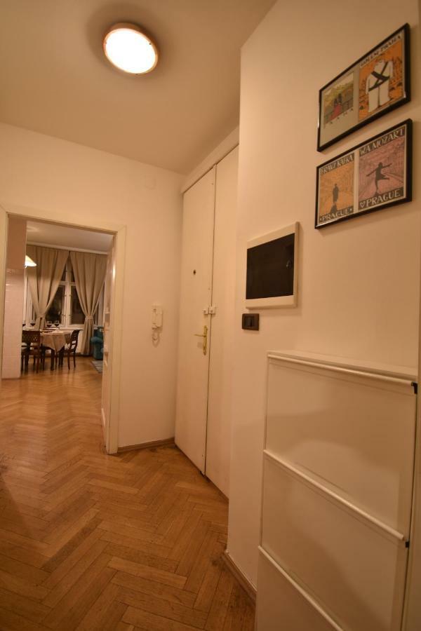 Cozy Flat By The Astronomical Clock Apartment Prague Ngoại thất bức ảnh